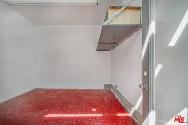 Building Photo - 726 W 37th St