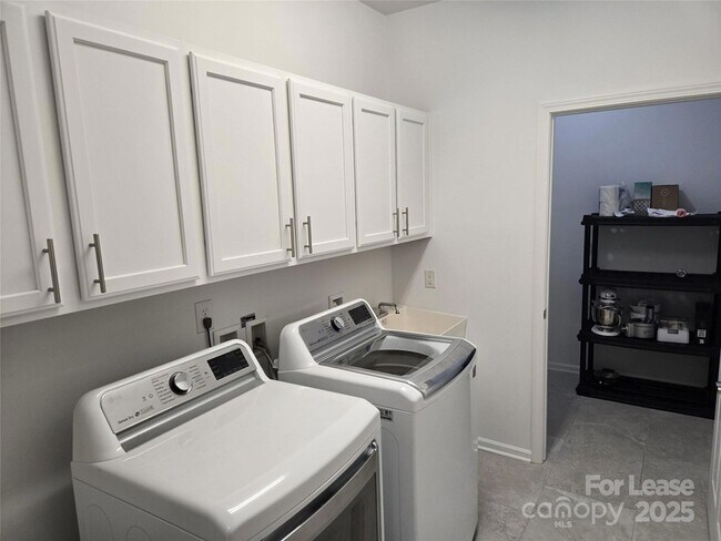 Building Photo - 809 Ledgestone Ct