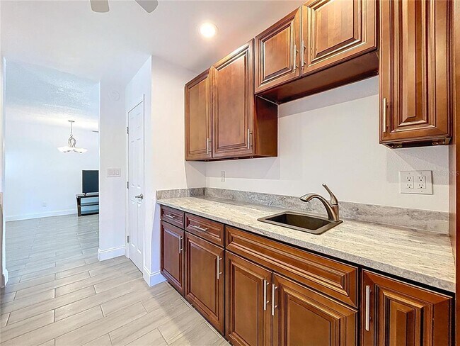 Building Photo - 5806 Liverpool Dr