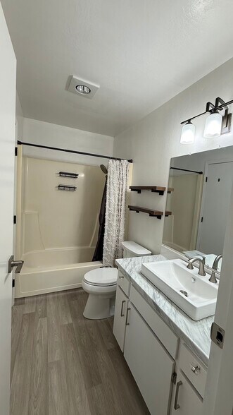 Bathroom - 88 Flynn Ave