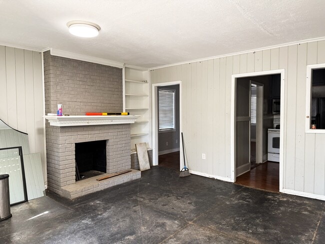 Building Photo - 1027 Waring Rd