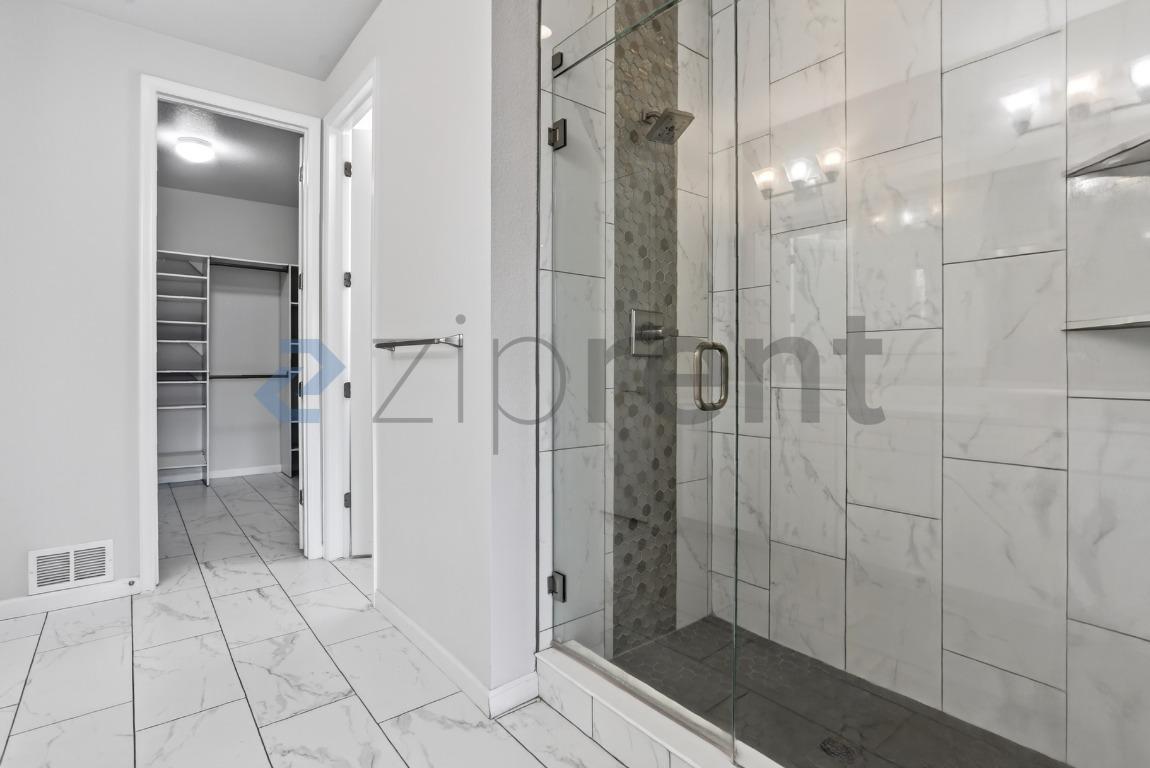 Building Photo - Unit