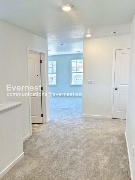 Building Photo - 740 Columbia St