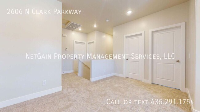 Building Photo - 2606 N Clark Pkwy