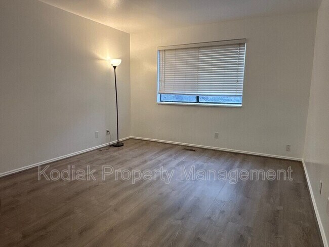 Building Photo - 9175 S Jefferson Pl