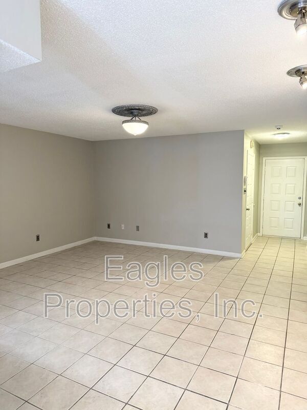 Building Photo - 2002 Stephens Ct