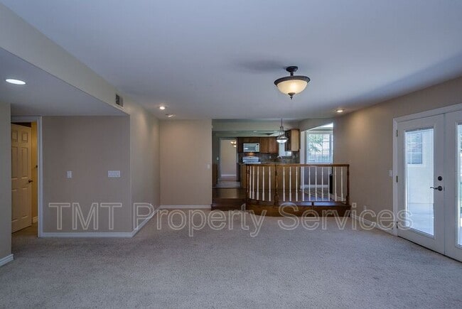 Building Photo - 485 Meadowbrook Dr