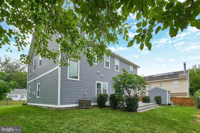 Building Photo - 3244 Blundell Rd