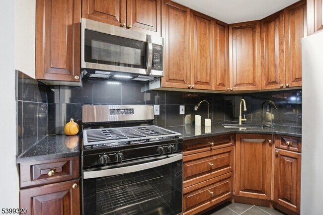 Building Photo - 71 College Dr