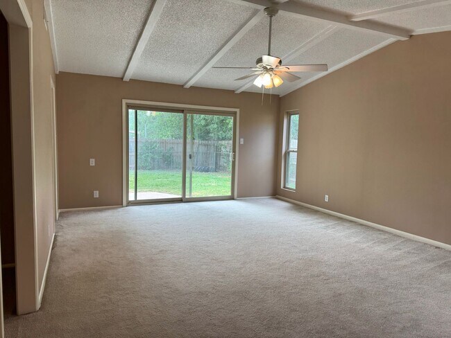 Building Photo - 102 Dalewood Dr