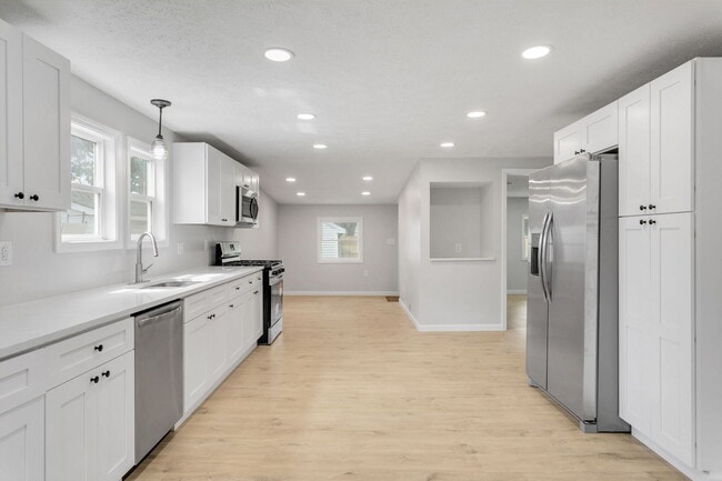 Building Photo - 57025 Greenlawn Ave