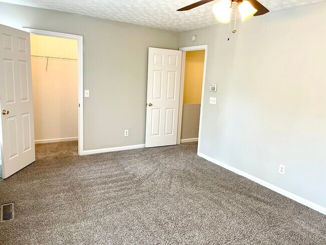 Building Photo - Welcome to this charming 3-bedroom, 2.5-bathroom townhouse located in the vibrant community of Li...