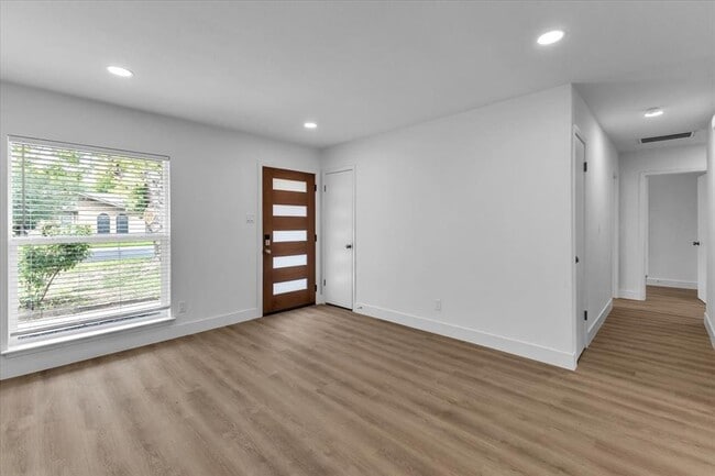 Building Photo - 1411 Manford Hill Dr