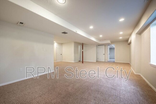 Building Photo - 265 N Paramount Ln