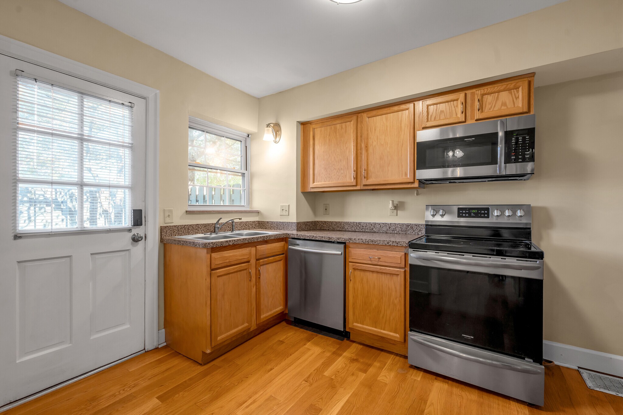 Building Photo - 1149 Cooper Dr