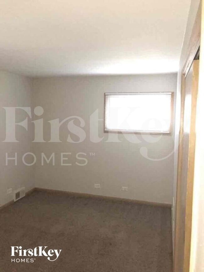 Building Photo - 2543 Oakwood Drive