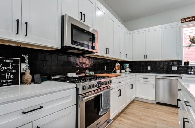 Building Photo - 12016 Savannah Ave