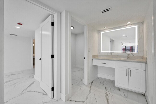 Building Photo - 1390 S Ocean Blvd