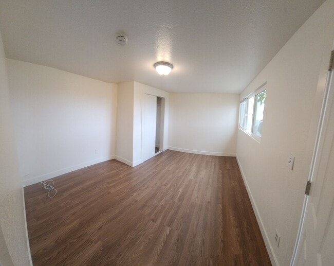 Building Photo - Views of Morro Bay in this cozy hillside cottage!