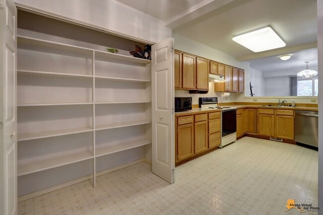 Building Photo - East Anchorage Condo with Fenced in Yard, ...