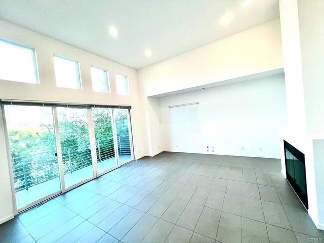 Building Photo - 5698 Como Cir