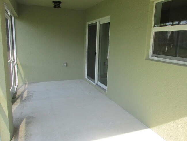 Building Photo - 1726 SE Minorca Ave