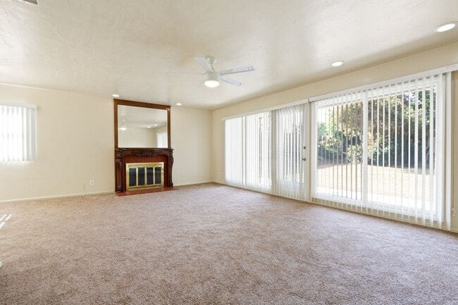 Building Photo - Spacious Whittier Home