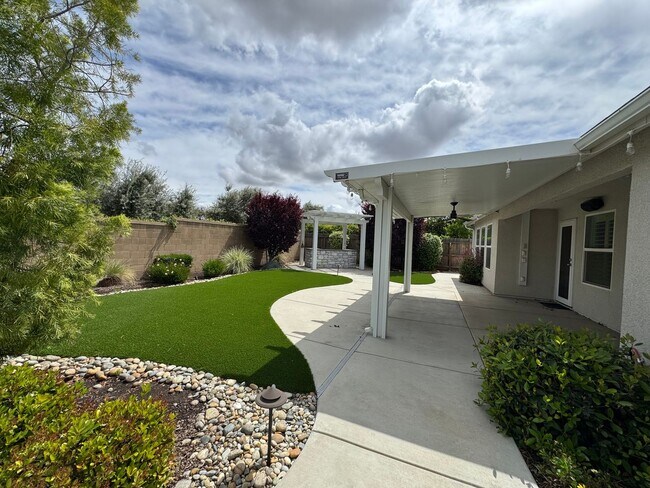 Building Photo - 493 Crescent Ln