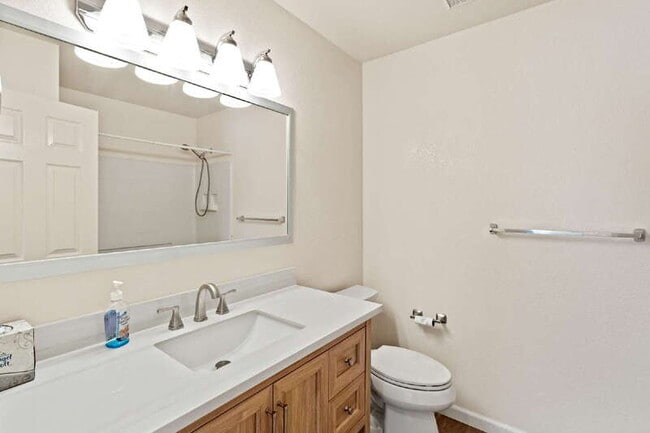 Building Photo - 5740 Laguna Park Dr