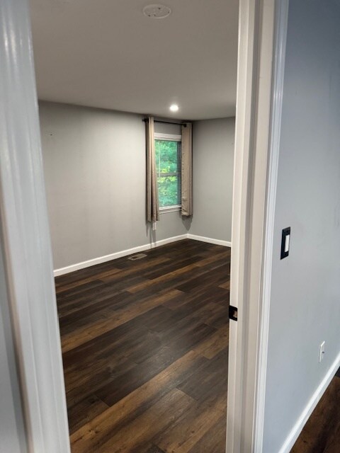 Building Photo - 47 Roosevelt Ave