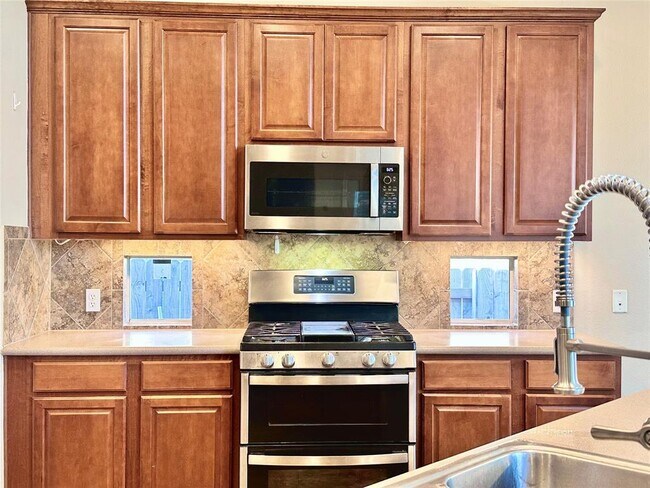 Building Photo - 136 Mountain Laurel Way