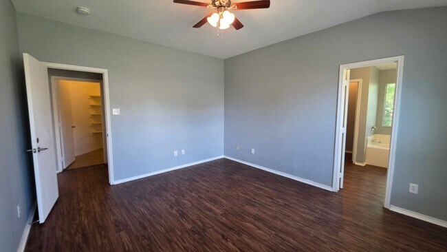 Building Photo - 5820 Show Master Ln