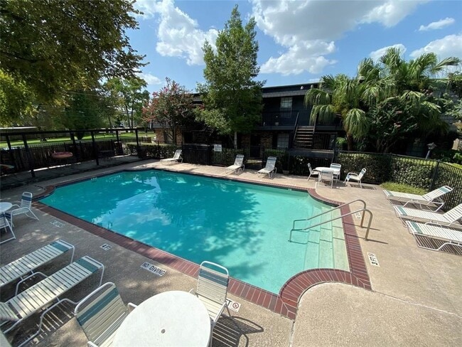 Building Photo - 8935 Gaylord Dr