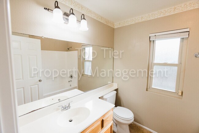 Building Photo - Beautiful 4 bed / 2 bath / 1,708 sqft Single Story Home in Rio Vista community of Oceanside