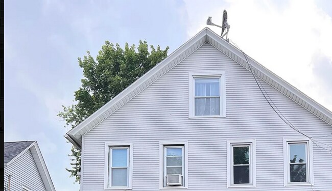 Building Photo - 329/331 N Lincoln