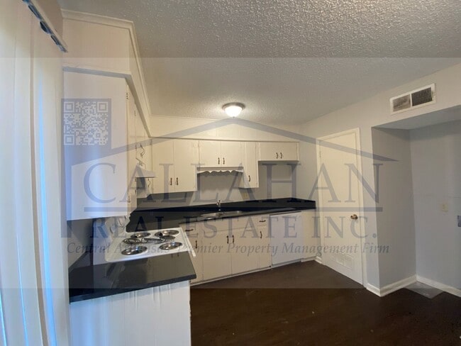 Building Photo - Duplex in NLR-Free Rent