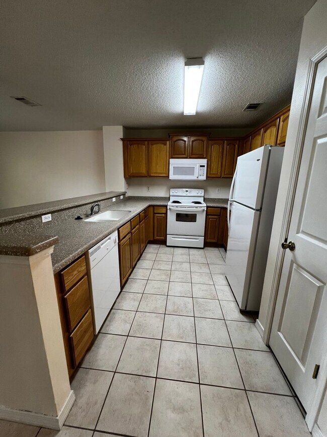 Building Photo - 202 Johnson Ct