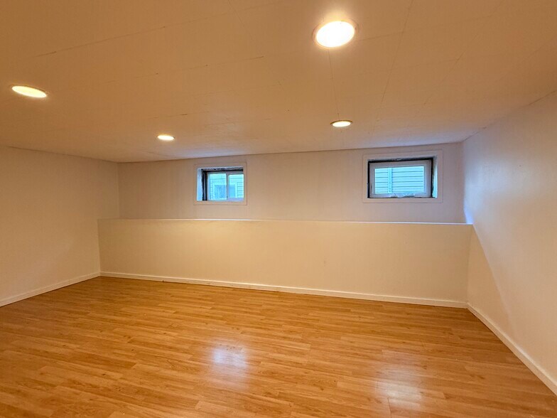 Building Photo - 547 E 2700 S