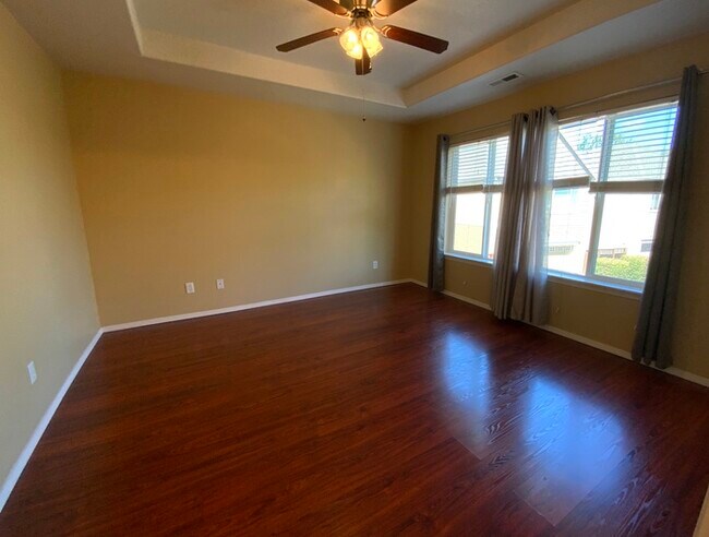 Building Photo - Gorgeous 3 Bedroom Arbor Rose Home!