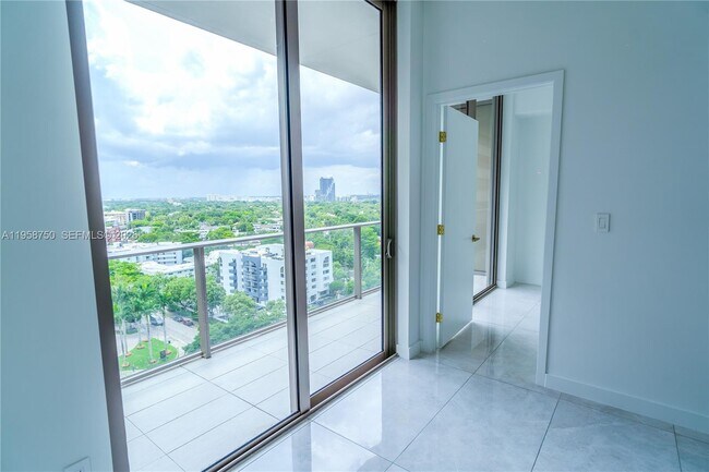 Building Photo - 2678 Tigertail Ave