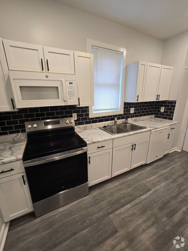 Building Photo - 3 BEDROOM SINGLE FAMILY