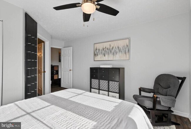 Building Photo - 2443 Blue Spring Ct