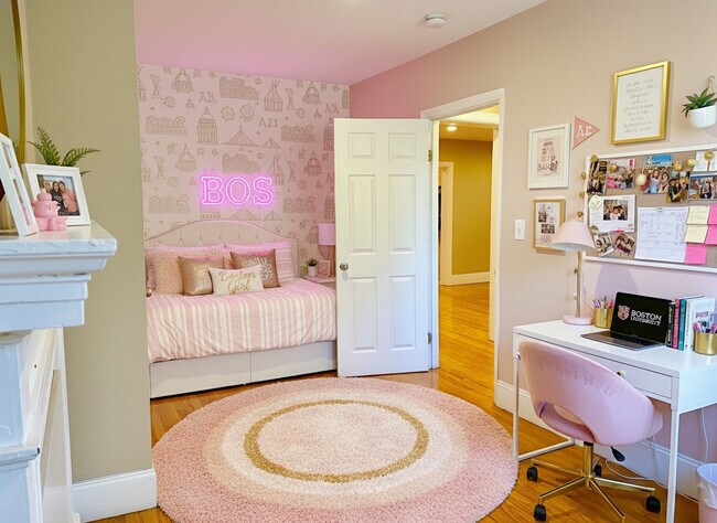 Building Photo - 74 Egmont St