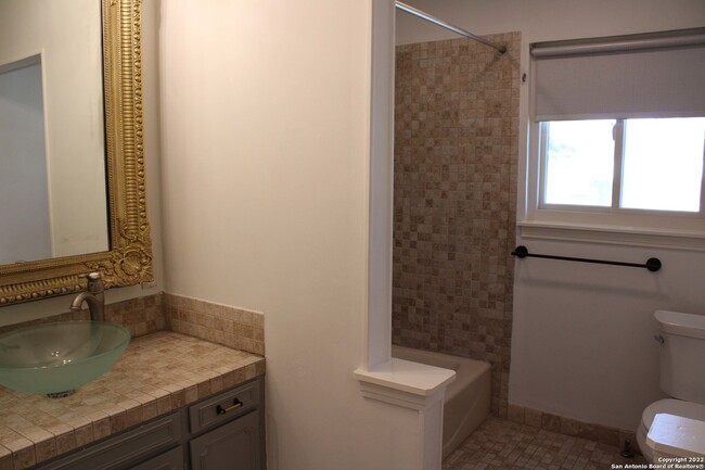 Building Photo - 140 Arvin Dr