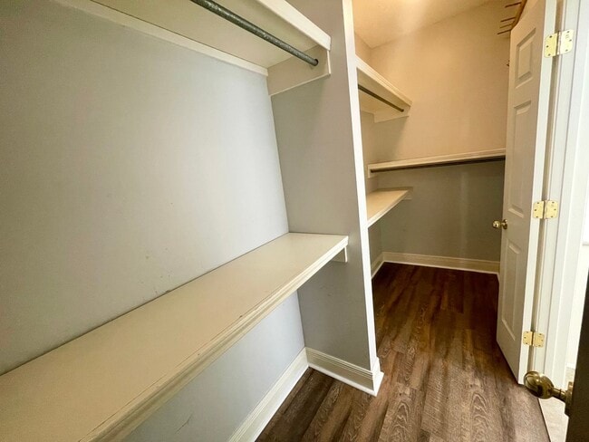 Building Photo - 3 Bedroom 2 Bathroom Home for Rent in Cast...