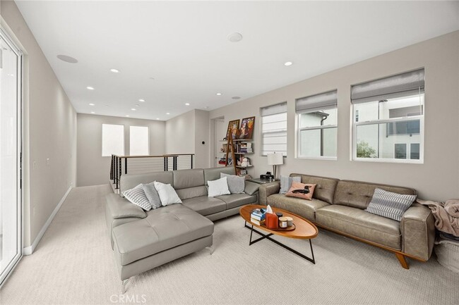 Building Photo - 478 Sycamore Dr