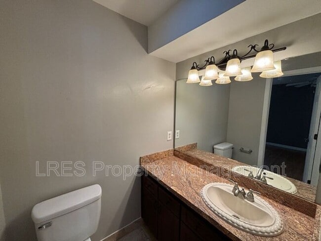 Building Photo - 1444 Forest Hills Dr