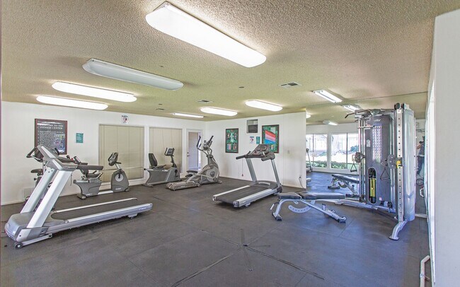 Building Photo - Lovely upstairs 2 bedroom Condo with Modern upgrades in Oceanside