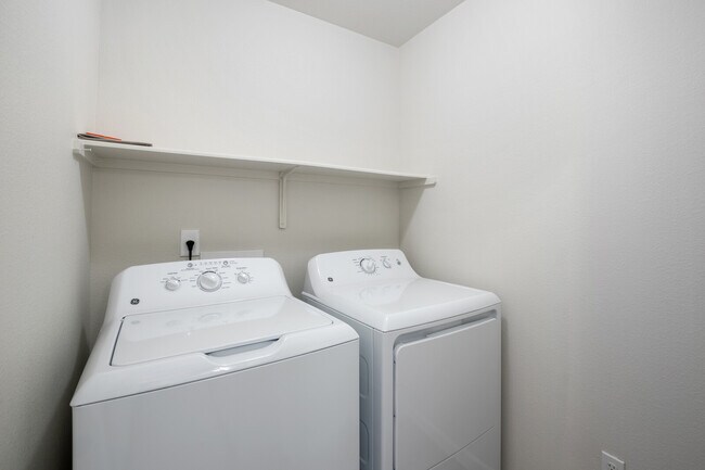 Building Photo - 7722 Bridgepointe Dr