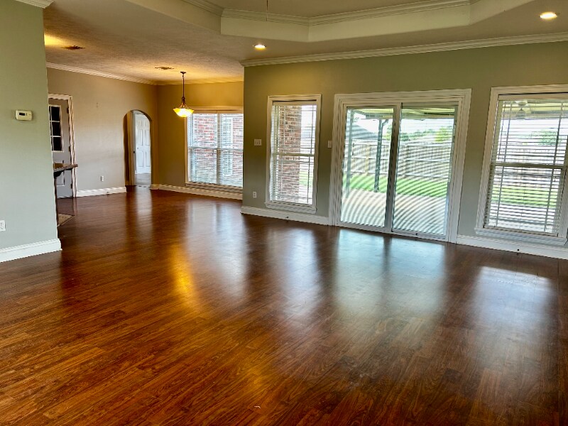 Building Photo - 346 Delia Dr